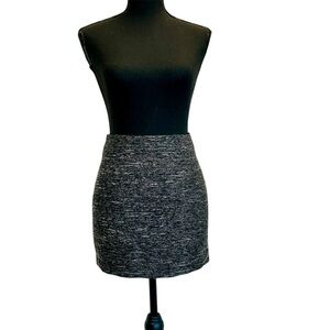 Aritzia Talula black metallic silver tweed mini skirt back zipper closure Sz 6